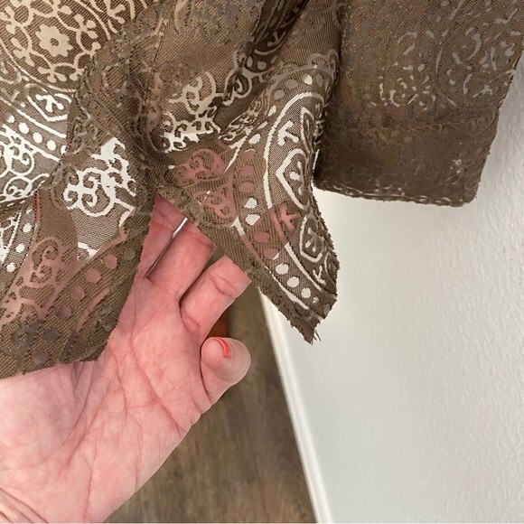 Alfred Dunner Sheer Lightweight Abstract Batik Tan 3/4 Sleeve Button Blouse  18 - Picture 5 of 9